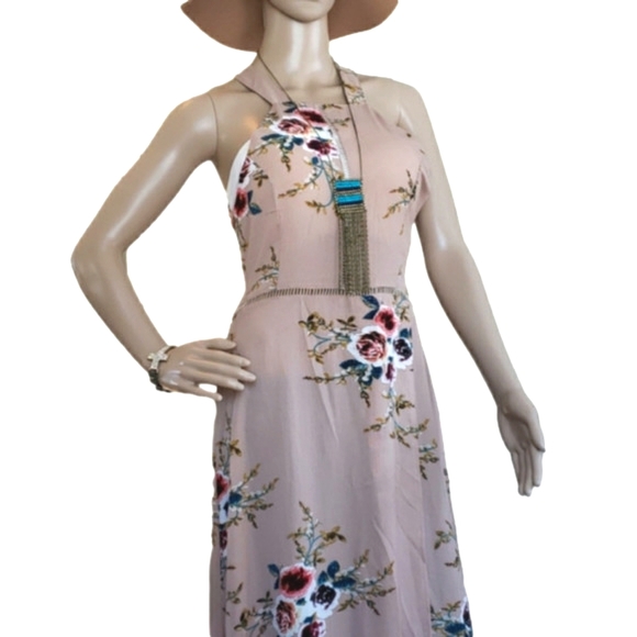 Light for Fashion Dress Tan & a pretty flower pattern Size M to L  NWT - Picture 2 of 8